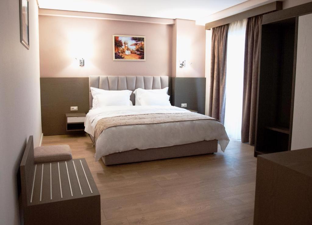 Agsel Hotel & Spa Tirana Exteriör bild